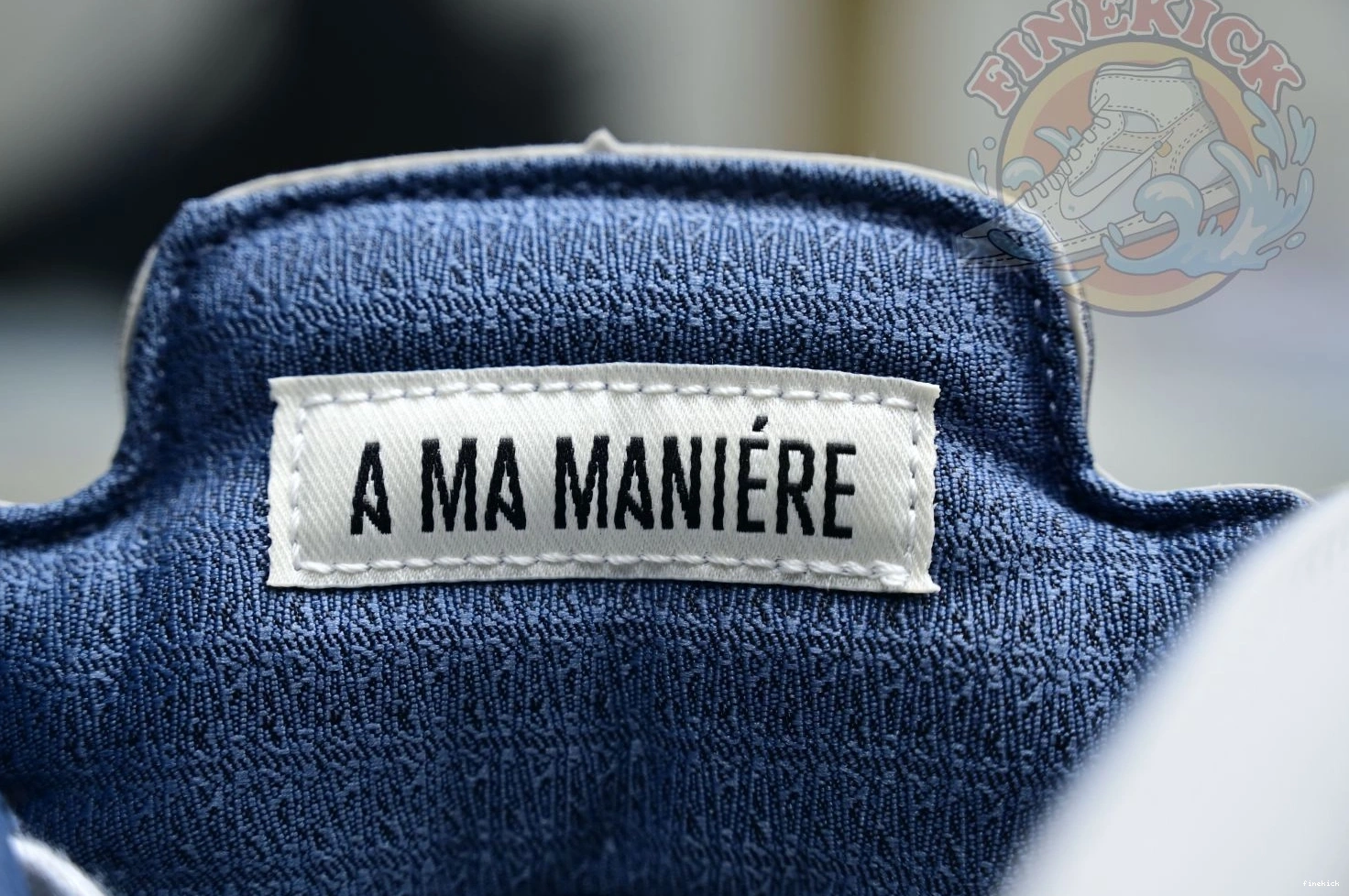 A MANIÉRE Dust
